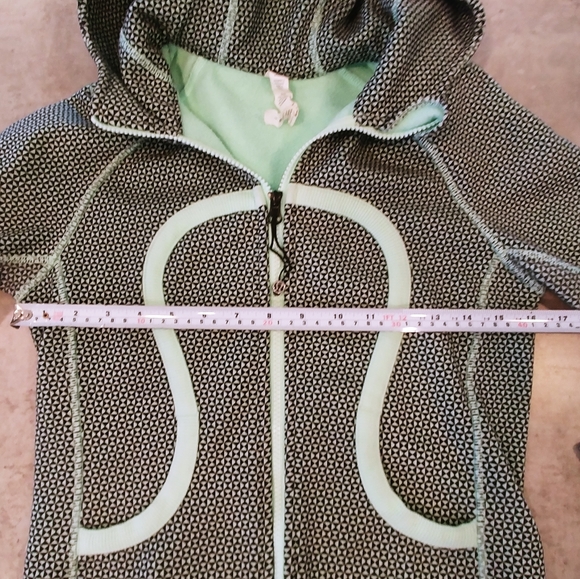 Lululemon Scuba Womens 4 Hoodie. Mint Green & Black Full Zip Sweater, thumb hole - Picture 10 of 14